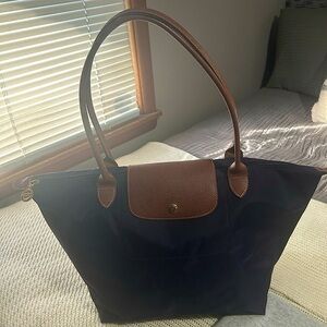 Slightly used Longchamp Shoulder bag. Large, foldable dark blue. Authentic.